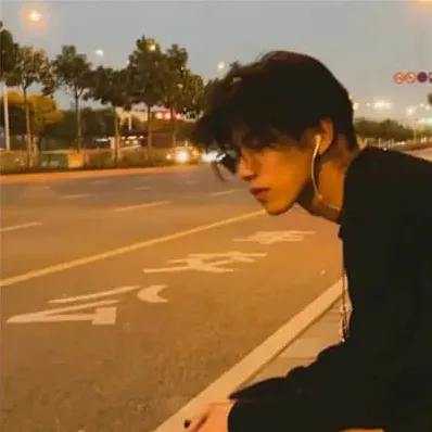 男生