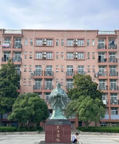 湖北工程学院